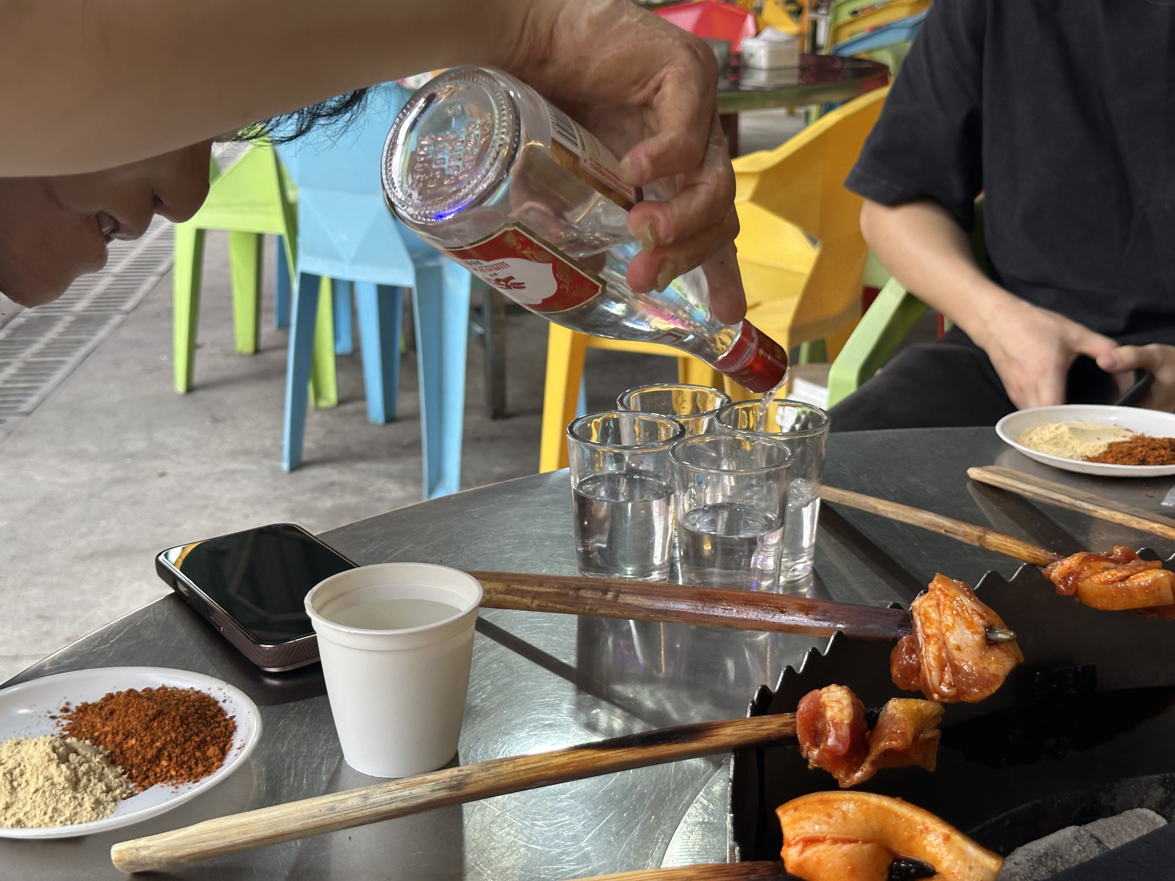 A friend pouring Fenjiu